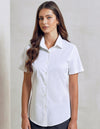 Premier Workwear Women´s Stretch Fit Poplin Short Sleeve Cotton Shirt  --PW346