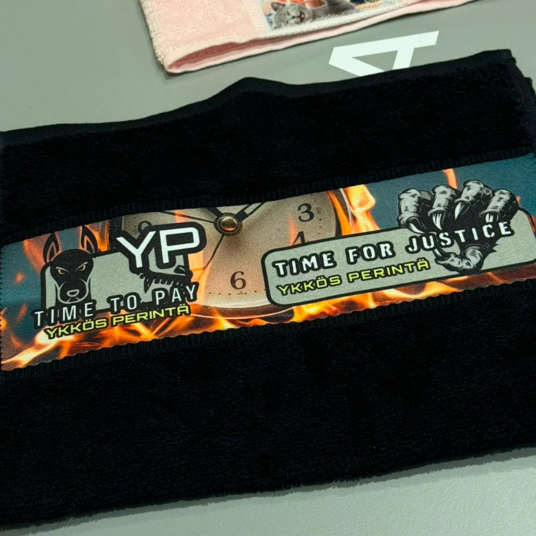 ARTIG VIERASPYYHE 30x50 cm - omalla kuvalla/ LOGO 