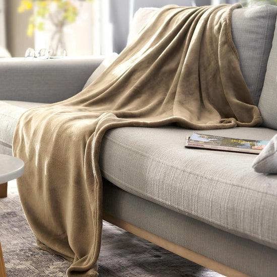 Acacia wooden cutting Walter Default