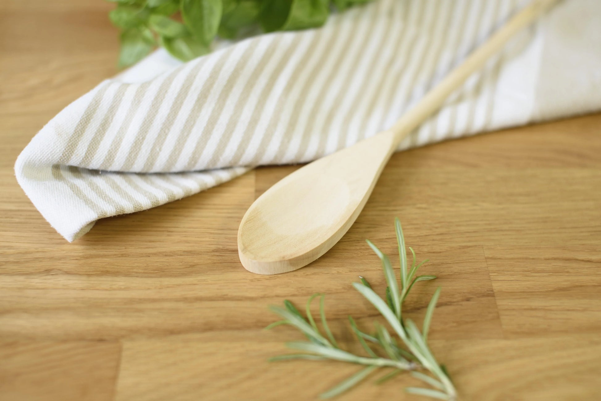 Acacia wooden cutting Walter Default